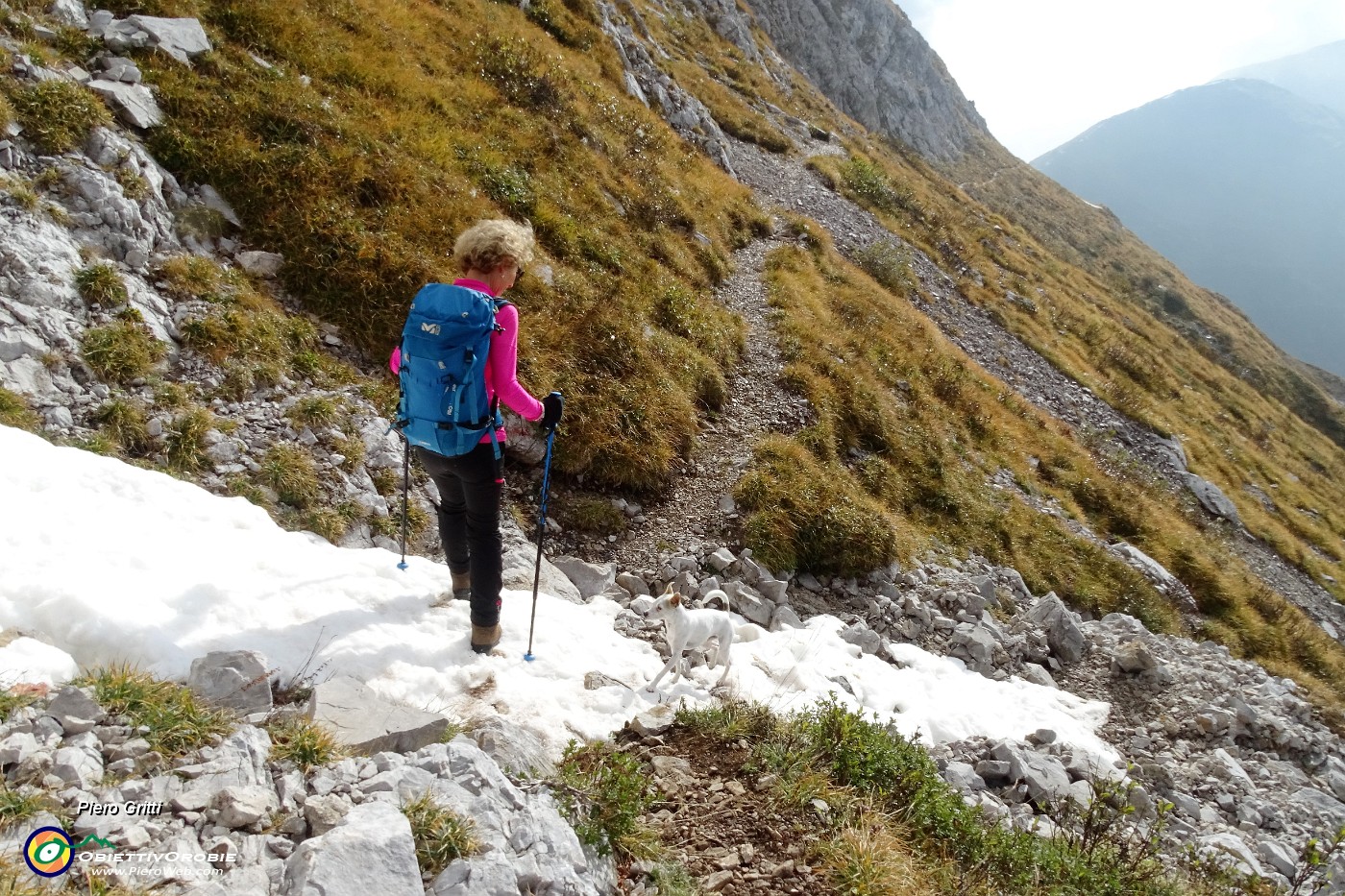 28 Pestiamo la prima neve d'ottobre.JPG